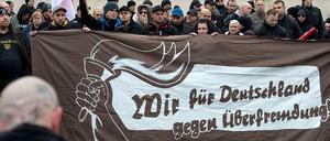 Neonazis demonstrieren gegen angeblichen Asylmissbrauch und neue Flüchtlingsheime in Frankfurt (Oder).