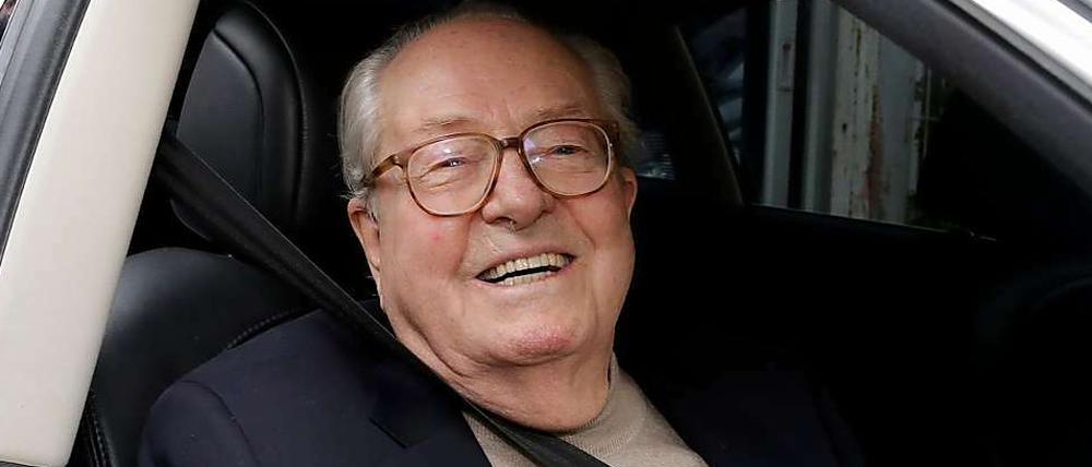 Jean-Marie Le Pen kann trotz seiner Suspendierung durch das FN-Exekutivkomitee noch lachen. 