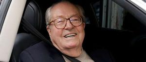 Jean-Marie Le Pen kann trotz seiner Suspendierung durch das FN-Exekutivkomitee noch lachen. 