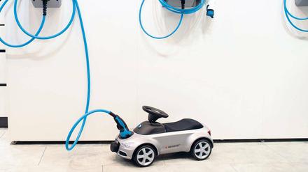 Kleine Fortschritte. Ende 2014 waren 24 000 reine Elektroautos zugelassen – deutlich mehr als 2013, aber viel weniger als geplant. Foto: dpa