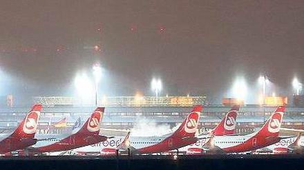 Engpass Tegel. Die verzögerte Fertigstellung des BER macht der Fluggesellschaft zu schaffen. Berlin bleibt aber als größte Basis auch für die Langstrecke von zentraler Bedeutung für Air Berlin. 