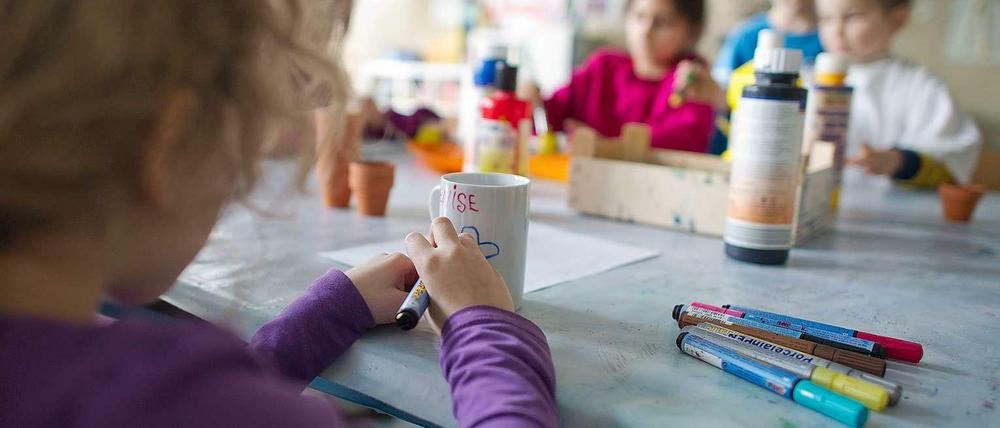 Elternvertreter in der Spreewaldschule sind besorgt, dass ihre Kinder im Hort nicht ordnungsgemäß beaufsichtigt werden. (Hier ein Symbolbild von spielenden Kindern)