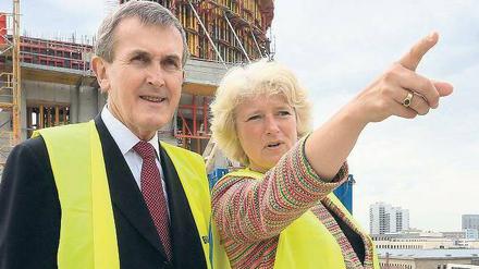 Monika Grütters und Neil MacGregor am Humboldt-Forum.