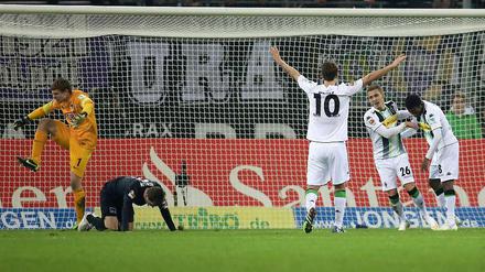 Gladbach jubelt, Hertha ärgert sich. So war es beim 2:3 der Berliner im Hinspiel.
