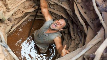 Schmerz und Schwur. Der australische Farmer Joshua (Russell Crowe) verlor bei der Schlacht von Gallipoli seine drei Söhne. Er kommt in die Türkei, um die Toten nach Hause zurückzubringen. 