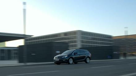 Sportlich on Tour: Dieses vage Versprechen kann der Opel Astra Sports Tourer nur teilweise erfüllen. Denn sonderlich sportlich ist der Rüsselsheimer erst mal nicht, auch wenn er gut motorisiert ist.