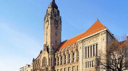 Hier geht's los. Teilnehmer der Radtour treffen sich am Rathaus Charlottenburg.
