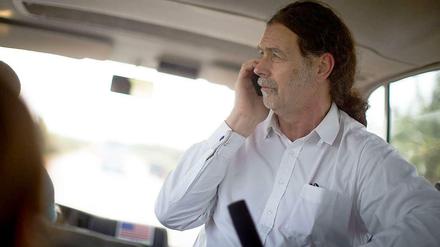 Sieben Monate lang hat Walter Lindner als Ebola-Sonderbeauftragter die deutschen Hilfen koordiniert. Sieben Mal war er in den drei am meisten betroffenen westafrikanischen Ländern unterwegs. Das Foto zeigt ihn in Monrovia Anfang April. Nun will er erreichen, dass die Lehren aus der Krise nicht vergessen werden. 