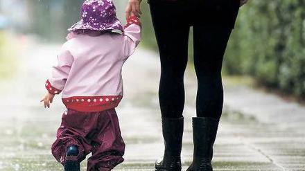 Glück oder Last? Für viele Frauen ist das Muttersein das Bedeutendste, was ihnen je passiert ist. Aber nicht für alle. Foto: Julian Stratenschulte/dpa