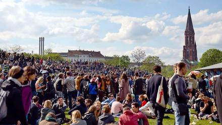 Maifeiern überall: Der Görlitzer Park war am 1. Mai ebenfalls proppenvoll. Nun diskutiert die Hauptstadt darüber, wie es mit dem Myfest und dem Drumherum weitergehen soll.