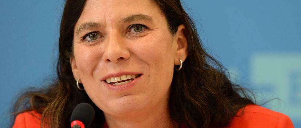 Hören mich alle? Gut. Aber verstehen mich auch alle? Schulsenatorin Sandra Scheeres.