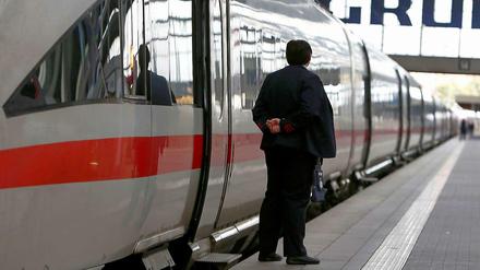 Im Streit zwischen Bahn und Lokführergewerkschaft bewegt sich niemand.