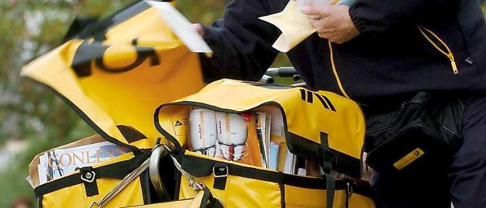 Die Briefzusteller der Post kämpfen für weniger Arbeit bei gleich hohem Lohn - und gegen Ausgliederungen im Post-Konzern.