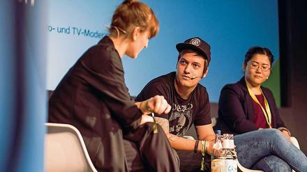 LeFloid kommentiert auf Youtube das Weltgeschehen.