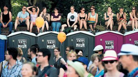 Unverrichtet. Mangelnde Sicherheit, ausreichend Toiletten und Trinkwasser für die Gruppen, darum hatte es vor dem Karneval der Kulturen Streit gegeben.