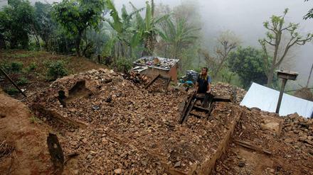 Auch acht Tage nach dem Beben werden noch Menschen in verlassenen Gegenden gefunden, deren Häuser zerstört sind.
