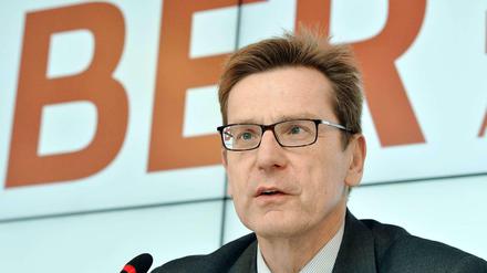 Karsten Mühlenfeld ist Vorsitzender der Geschäftsführung der Flughafen Berlin-Brandenburg GmbH. Er wurde 1963 geboren, ist verheiratet, hat zwei Kinder. Arbeitete bei Rolls-Royce und Bombardier.