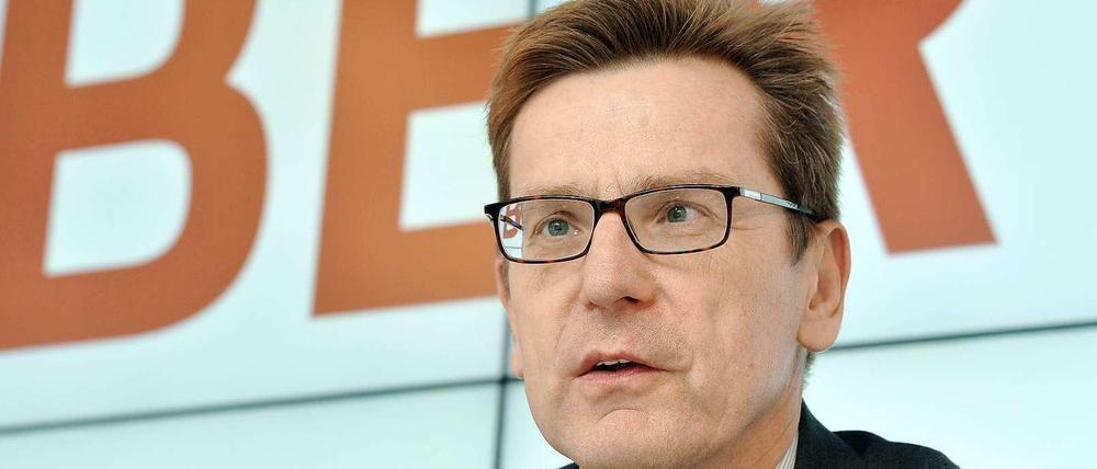 Karsten Mühlenfeld ist Vorsitzender der Geschäftsführung der Flughafen Berlin-Brandenburg GmbH. Er wurde 1963 geboren, ist verheiratet, hat zwei Kinder. Arbeitete bei Rolls-Royce und Bombardier.