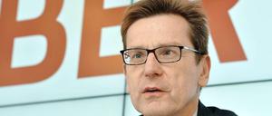 Karsten Mühlenfeld ist Vorsitzender der Geschäftsführung der Flughafen Berlin-Brandenburg GmbH. Er wurde 1963 geboren, ist verheiratet, hat zwei Kinder. Arbeitete bei Rolls-Royce und Bombardier.