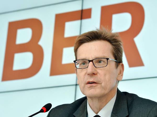 Karsten Mühlenfeld ist Vorsitzender der Geschäftsführung der Flughafen Berlin-Brandenburg GmbH. Er wurde 1963 geboren, ist verheiratet, hat zwei Kinder. Arbeitete bei Rolls-Royce und Bombardier.