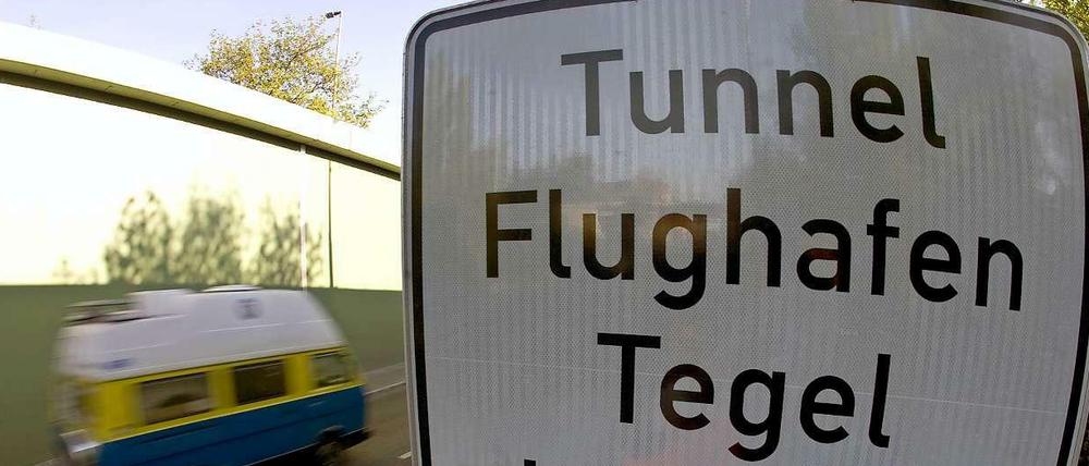 Der Eingang zum Flughafentunnel Tegel.