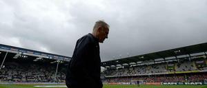 Blick nach unten: Gegen den Hamburger SV steht die Mannschaft von Trainer Christian Streich unter Erfolgsdruck.