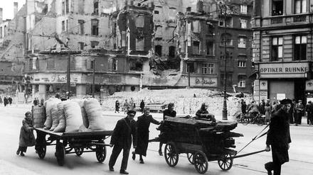 Nachkriegszeit im zerstörten Berlin.
