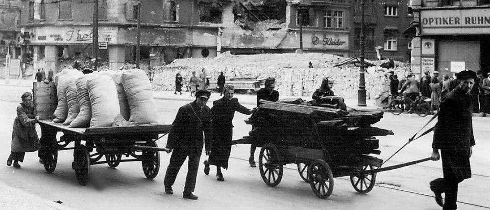 Nachkriegszeit im zerstörten Berlin.