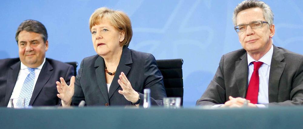 Nach dem Flüchtlingsgipfel im Kanzleramt: Sigmar Gabriel, Angela Merkel und Thomas de Maizière (von links)