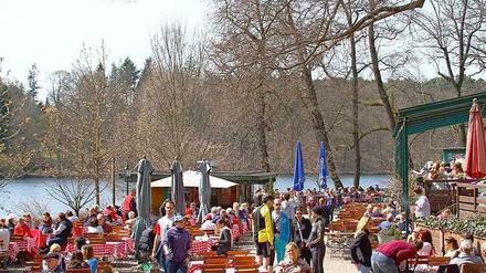 Die Idylle am Schlachtensee in Zehlendorf trügt. Zurzeit wird heftig gestritten um ein Hundeverbot, aber darüber hinaus gibt es viele andere Konflikte zwischen Bürgern und denen im Bezirksamt, die Politik für die Bürger organisieren sollen. Manche Bürger werden immer kompromissloser, manche Politiker aber auch - aus Angst vor der Debatte.