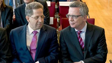 Verfassungsschutz-Präsident Hans-Georg Maaßen und Innenminister Thomas de Maizière auf dem Symposium des Bundesamtes für Verfassungsschutz zum Thema "Islamistischer Terror in Europa" am 4. 5. 2015.