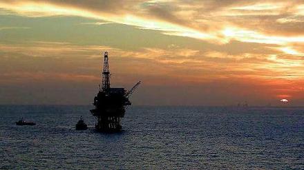 Rund hundert Mitarbeiter mussten von der Plattform vor der mexikanischen Küste evakuiert werden. 