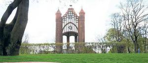 Die schönsten Motive. Rathenow hat sich für die Buga fein gemacht und bietet Rundblicke auf die Havellandschaft – vom Plateau des Bismarckturms auf dem Weinberg zum Beispiel oder von der Weinbergbrücke im Optikpark. Und die Gartenschau-Macher lassen es blühen, etwa beim „Schaufenster Brandenburger Gartenbau“ auf dem Weinberg.