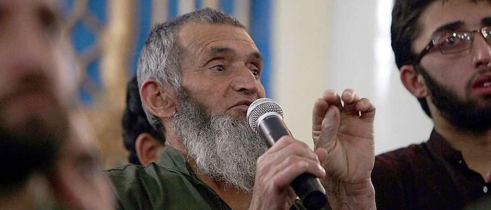 Ein Angeklagter verteidigt sich während des Lynchmord-Prozesses vor Gericht.