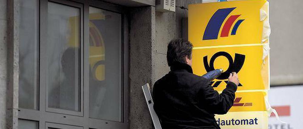 Alles neu macht der Mai. Die Deutsche Bank hat sich eine Schrumpfkur verordnet. Sie will ohne Postbank und mit weniger Filialen Milliarden sparen. Ob die Postbank-Filialen demnächst auch auf den Prüfstand kommen?