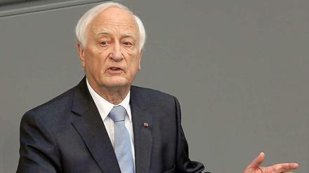 Der Historiker Heinrich August Winkler findet mit seiner Rede im Budnestag zum 70. Jahrestag des Kriegsendes findet bei den Linken wenig Beifall. Ihnen kommt das Wort "Westen" zu häufig vor.