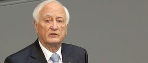 Der Historiker Heinrich August Winkler findet mit seiner Rede im Budnestag zum 70. Jahrestag des Kriegsendes findet bei den Linken wenig Beifall. Ihnen kommt das Wort "Westen" zu häufig vor.