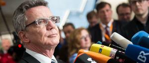 Bundesinnenminister Thomas de Maizière stellt sich der Presse.