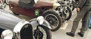 Bei den Oldtimer-Tagen sieht man die kuriostesten Fahrzeuge, so 2013 einige Exemplare des Morgan Threewheeler.