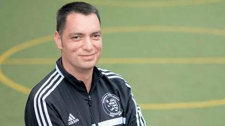 Gehört nie ganz dazu, macht aber immer mit. Der Literaturkritiker und Schiedsrichter Christoph Schröder, 41.