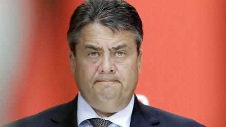 Will die SPD regieren oder opponieren? Sigmar Gabriel schwankt hin und her.