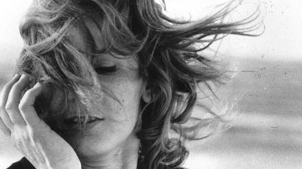 Frauenfotograf. Szene aus "La jetée" (Am Rande des Rollfelds), jenem 26-minütigen Science-fiction-Film, der fast nur aus Standbildern besteht und Chris Marker 1962 schlagartig berühmt machte. 