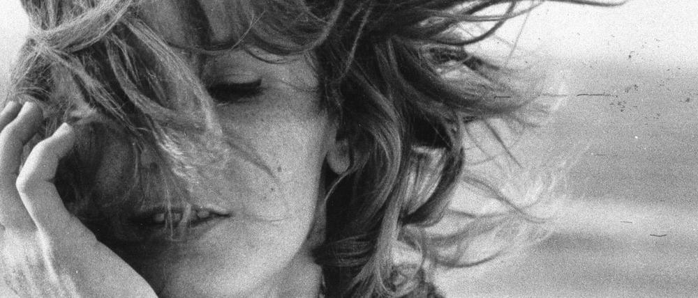 Frauenfotograf. Szene aus "La jetée" (Am Rande des Rollfelds), jenem 26-minütigen Science-fiction-Film, der fast nur aus Standbildern besteht und Chris Marker 1962 schlagartig berühmt machte.