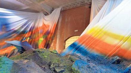 Welt in Trümmern: Die deutsche Künstlerin Katharina Grosse lässt im Arsenale Farben explodieren.