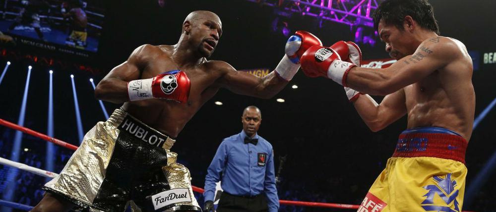 Nicht nur im Ring in der Offensive: Floyd Mayweather (li.) gegen Manny Pacquiao.