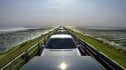 Der Autozug über den Hindenburgdamm ist den Syltern heilig. 