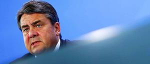 Gerät mit seinen Vorhaben manchmal auf die schiefe Bahn - Wirtschaftsminister Sigmar Gabriel.