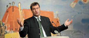 Markus Söder, bayerischer Finanzminister (CSU), ist ein gern gesehener Gast im Münchner Hofbräuhaus - hier spricht er in der Gastwirtschaft beim Maibock-Anstich. 