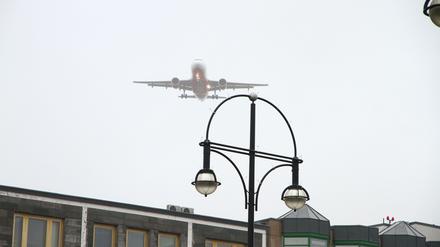 Tausende von Pankow über Reinickendorf bis Spandau ärgern sich über den Lärm der vielen Flugzeuge in Tegel. 