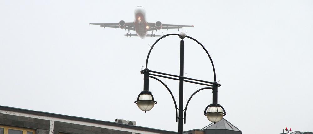 Tausende von Pankow über Reinickendorf bis Spandau ärgern sich über den Lärm der vielen Flugzeuge in Tegel.